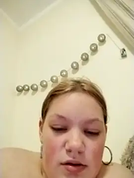 VersautesKleinesLuder nude stripping on webcam for live sex video chat