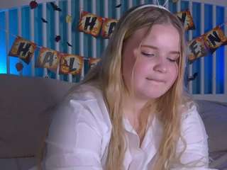 AdelSun fully nude on webcam – live sex chat