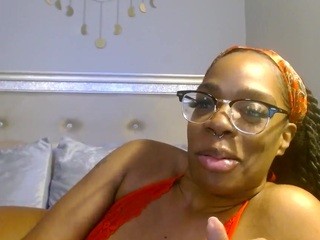 Autumn Drake fully nude on webcam live sex chat