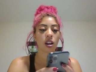 Bella_Dell fully nude on webcam live sex chat