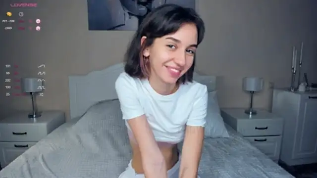 BellaWhiteee nude strip on webcam for live sex chat