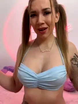 Cute-Alice nude strip on webcam for live sex chat