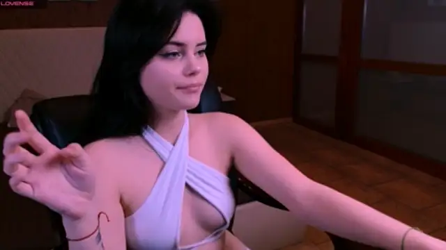 JenniferWandis nude strip on webcam for live sex chat
