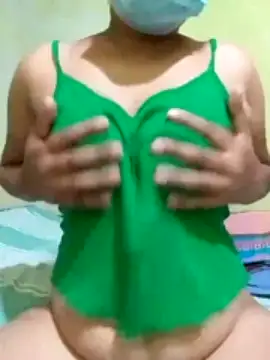 Ladyfunlanka nude strip on webcam for live sex chat