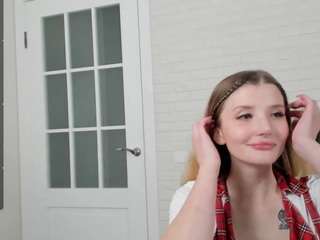 Littlekittypaws fully nude on webcam live sex chat