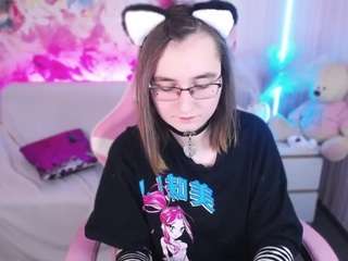 LucyCutee fully nude on webcam live sex chat