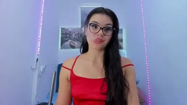 RedAssHottie nude strip on webcam for live sex chat