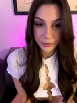 Sassy-Susie nude strip on webcam for live sex chat