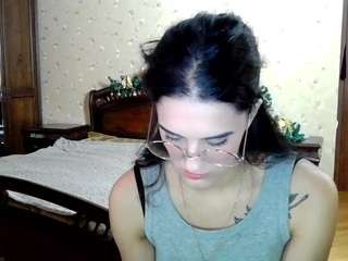 AlaskaFawxs fully nude on webcam live sex chat