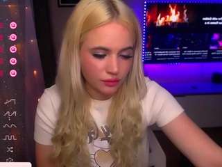 Blondekiss fully nude on webcam live sex chat