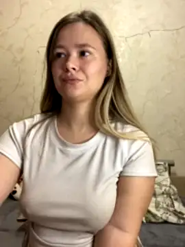 Caramellees nude strip on webcam for live sex chat