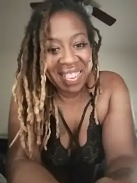 GemzBerry nude strip on webcam for live sex chat