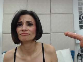 Isabel Diaz fully nude on webcam live sex chat
