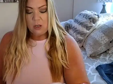 JESS_LOVES nude strip on webcam for live sex chat