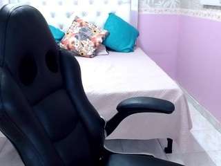 Krysstal-Ken fully nude on webcam live sex chat