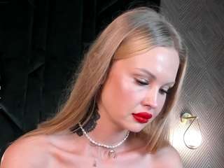Larrine-Morgan fully nude on webcam live sex chat