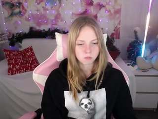 LauraCherrys fully nude on webcam live sex chat