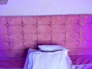 Lilian-glow fully nude on webcam live sex chat