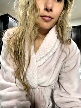 LindseyBanks nude strip on webcam for live sex chat