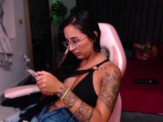 Lizzypink fully nude on webcam live sex chat