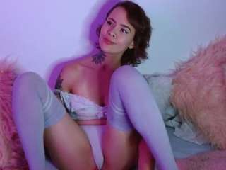 Luupe fully nude on webcam live sex chat