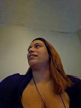 Nikkierose nude strip on webcam for live sex chat