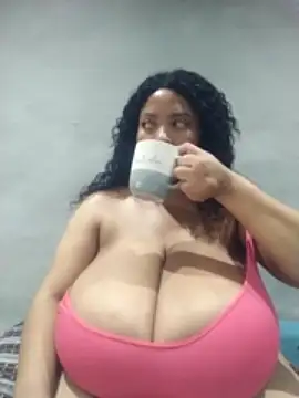 PearlsJuggs nude strip on webcam for live sex chat