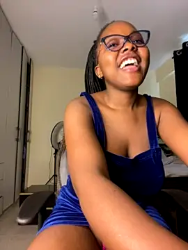 Prettymel3 nude strip on webcam for live sex chat