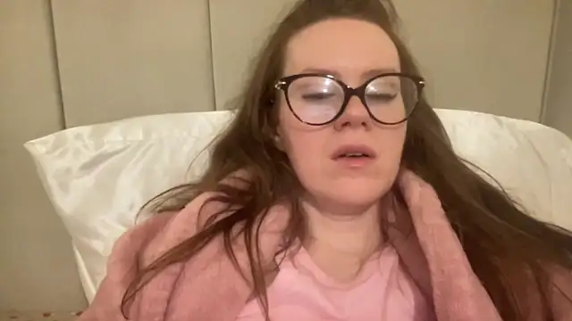 Redheadrosie69 nude strip on webcam for live sex chat