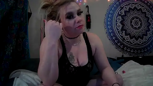 Thagirlfromtheinternet nude strip on webcam for live sex chat