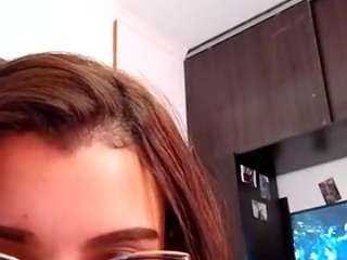 Vickyor18 fully nude on webcam live sex chat