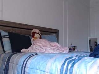 Yayasoooyummy fully nude on webcam live sex chat