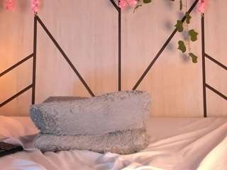 Yumi-pink fully nude on webcam live sex chat