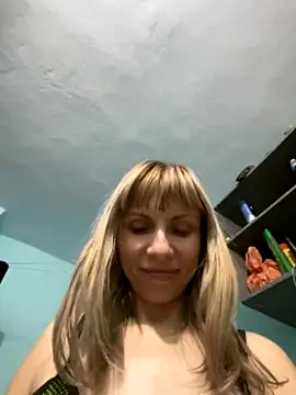 Anita-Smith nude strip on webcam for live sex chat