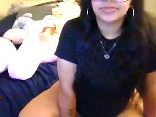 Gaming-Girlfriend fully nude on webcam live sex chat