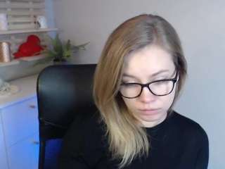Holly95love fully nude on webcam live sex chat
