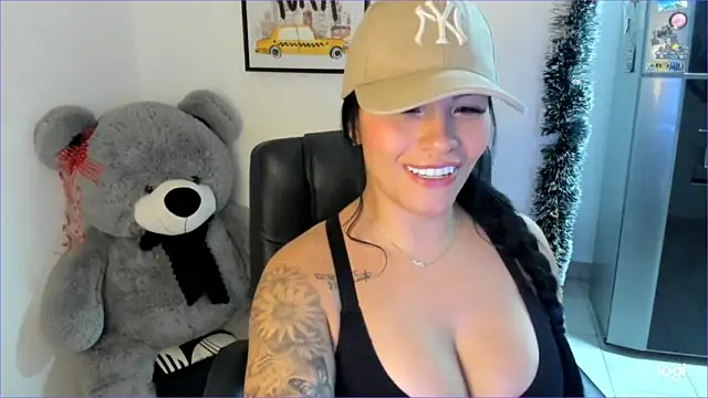 Kloeevanshott nude strip on webcam for live sex chat