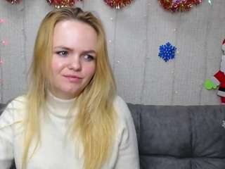 KseniaHopes fully nude on webcam live sex chat