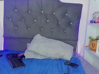 L I N D A fully nude on webcam live sex chat