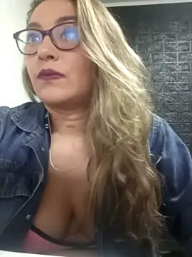 Lilith_Schurman nude strip on webcam for live sex chat