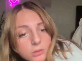 Missgwen9 fully nude on webcam live sex chat
