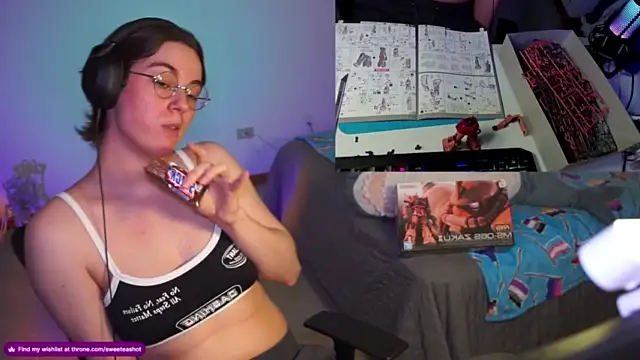 Sweeteashot nude strip on webcam for live sex chat