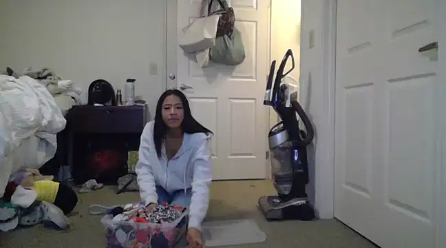 VanessaBling nude strip on webcam for live sex chat