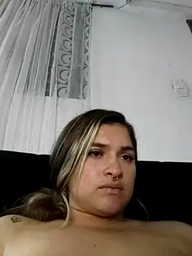 CristinaGreyz nude strip on webcam for live sex chat