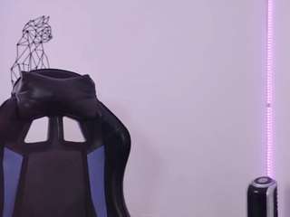 LennahDavies fully nude on webcam live sex chat