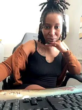LeyaHoneybuns nude strip on webcam for live sex chat