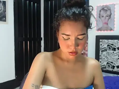 Lulu-01 nude strip on webcam for live sex chat