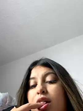 Lunablossom_ nude strip on webcam for live sex chat