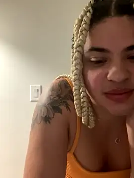 MelSaunders nude strip on webcam for live sex chat