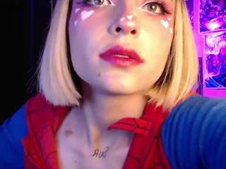 Nicki Young fully nude on webcam live sex chat
